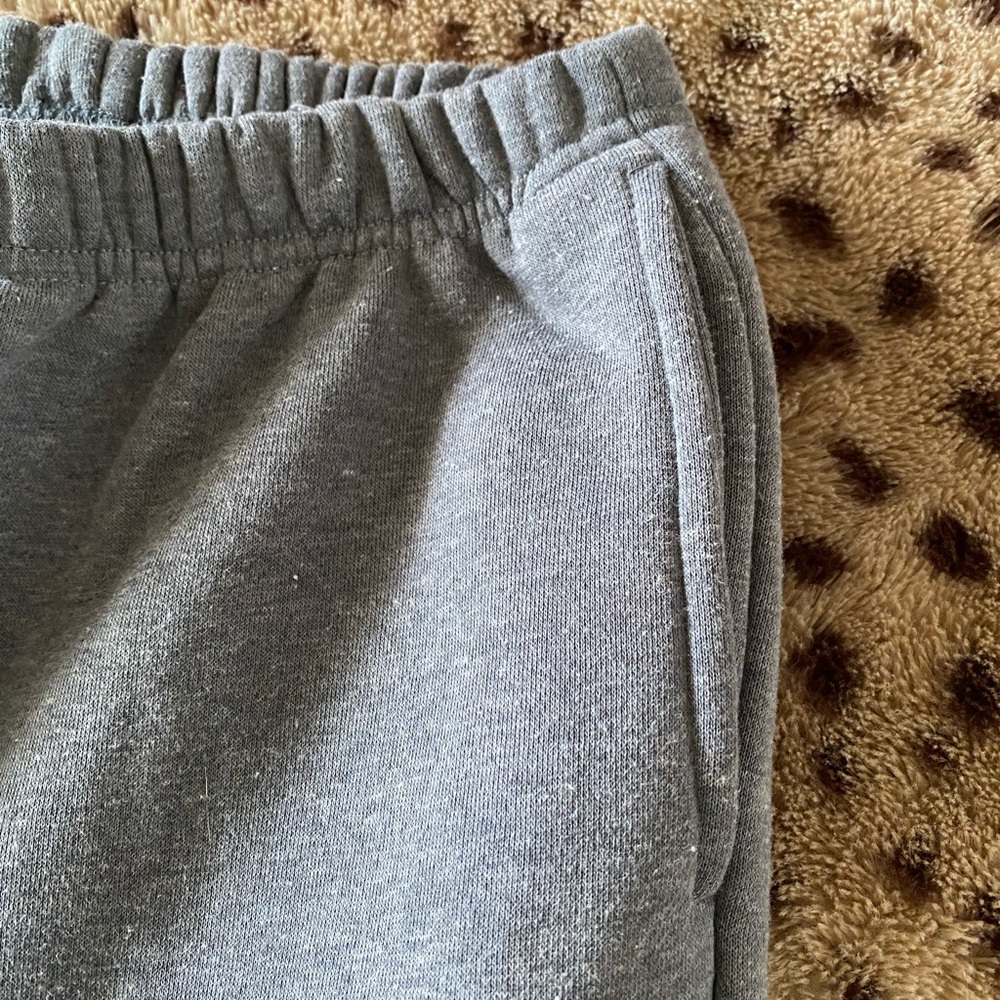 Shein sweatpants - Picture 3 of 5